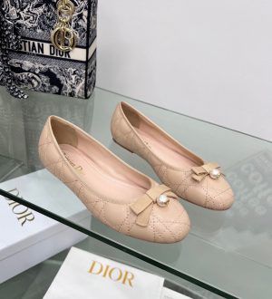 Dior Spring 2024 Classic diamond-embroidered pink pumps